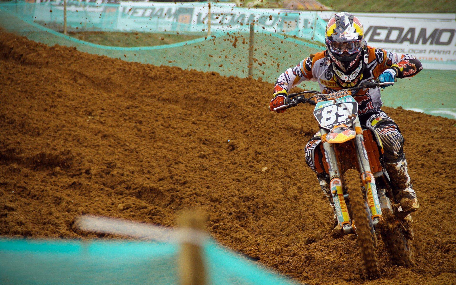 周三西超杯焦点对决，巴塞罗那迎战毕尔巴鄂竞技，进攻与防线博弈下的比分趋势解析