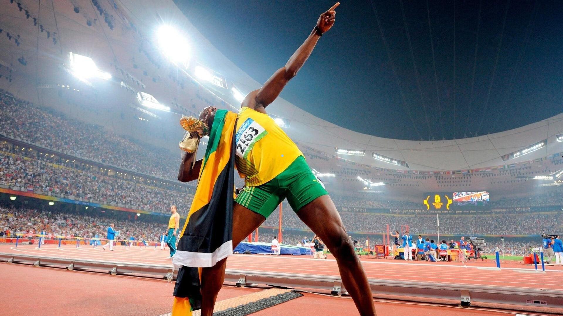 白岩松评梅西，传奇之路的身不由己与历史地位之辩