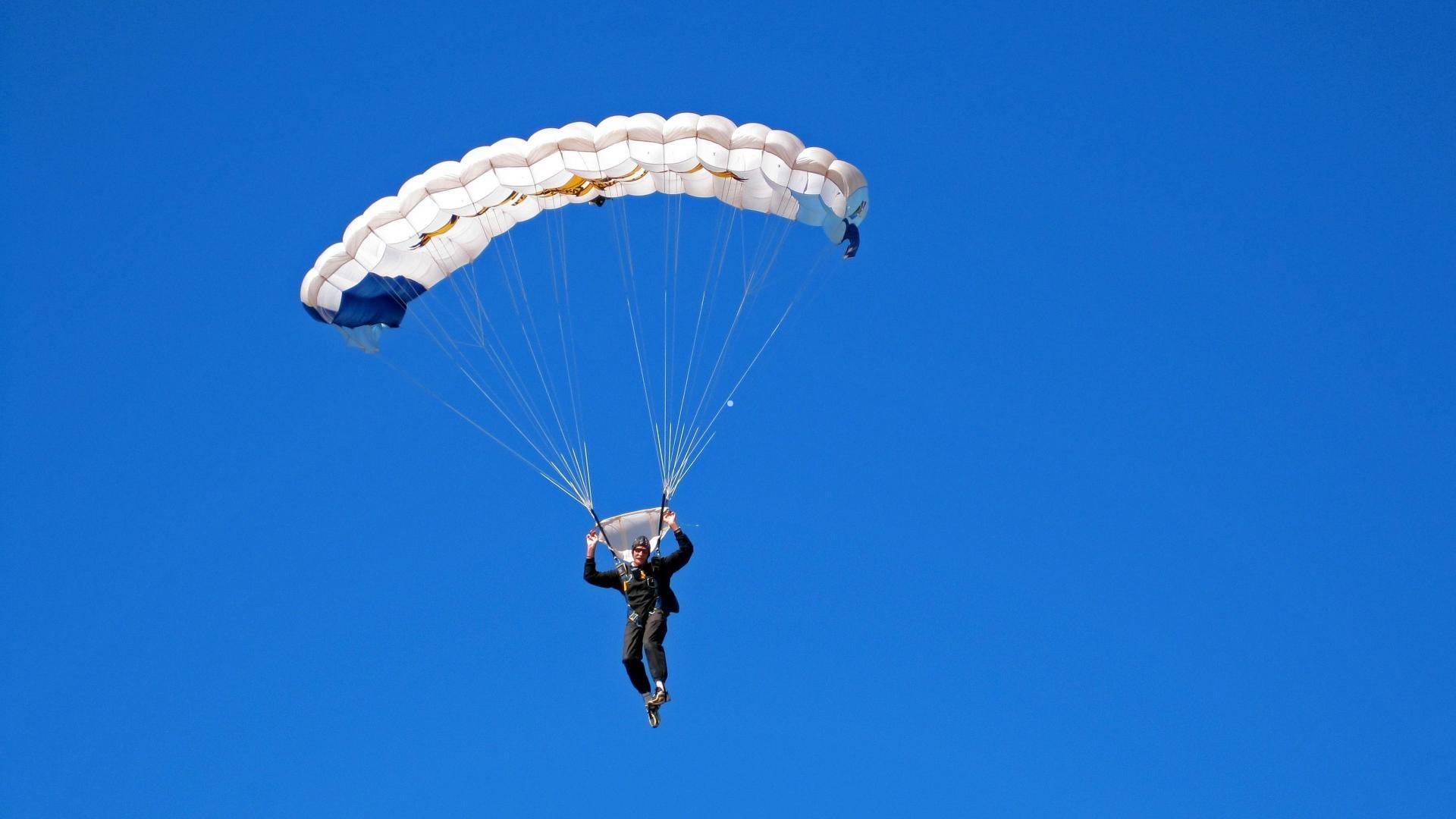 老詹联手里奇·保罗施压湖人管理层，补强博弈背后的权力游戏